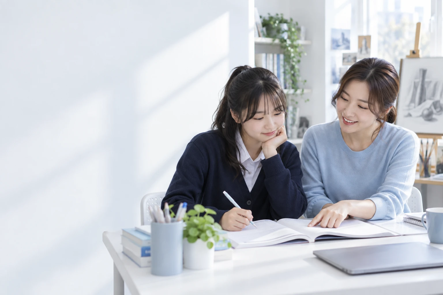 미술 전공 학생이 선생님과 교과 문제를 공부하는 AI 연출 이미지